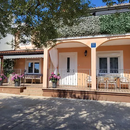 Santos Apartman *