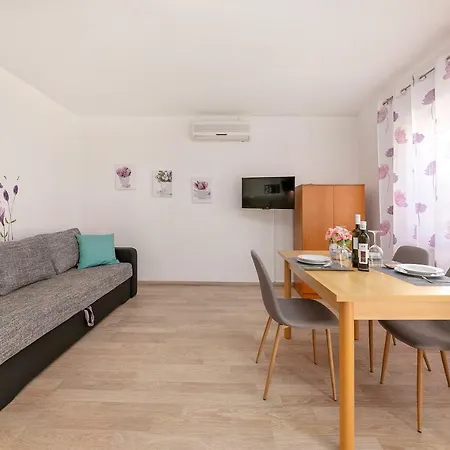 Santos Apartman *