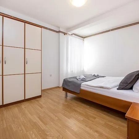 Santos Apartman *